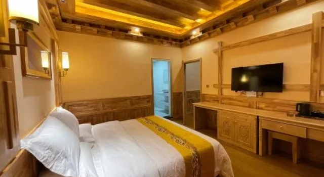 Люкс Deluxe Litang Qianhu Zangzhai Hotel