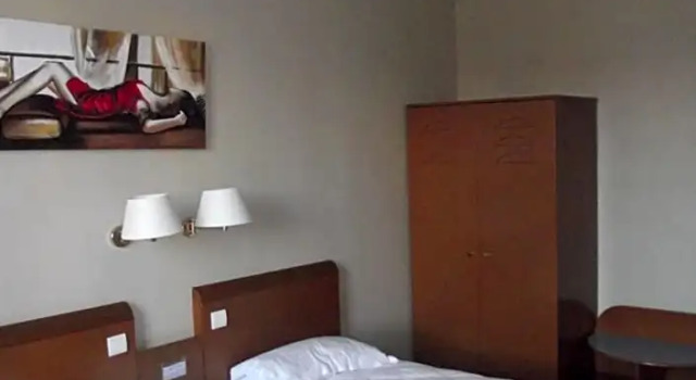 Трёхместный номер Standard Logis Hotel des Bourbons Montluçon Climatisé