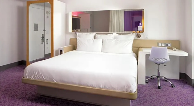 Двухместный полулюкс First Class ADA с террасой YOTEL New York Times Square