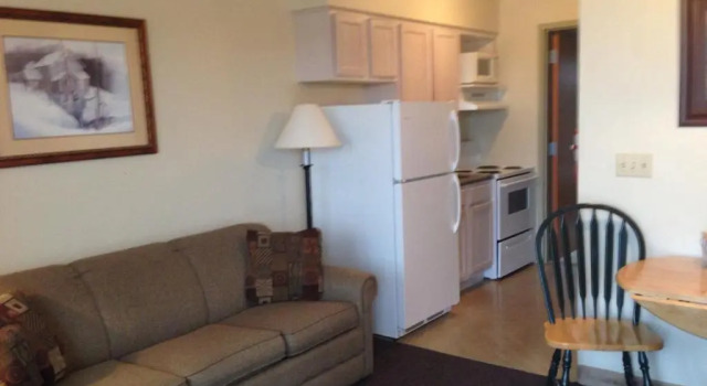 Люкс Deluxe All Suites Inn Budget Host