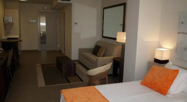 Четырёхместный номер Standard Eco Alcalá Suites