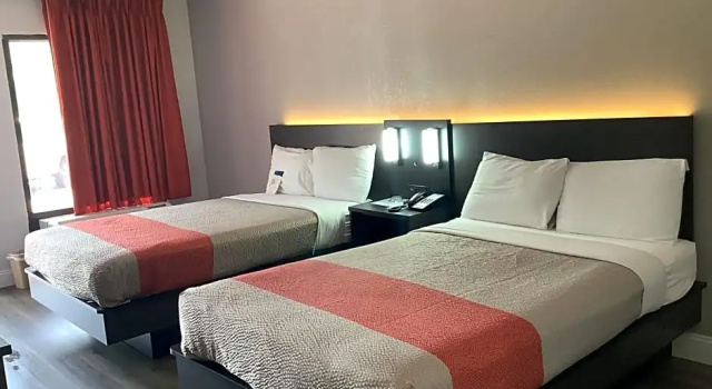 Четырёхместный номер Standard Motel 6-Memphis, TN - East