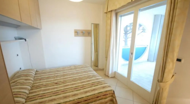 Lovely Beachside Flat With a Luminous Terrace, Prenota Appartamento Hotel a Veneto con parcheggio, Parcheggio