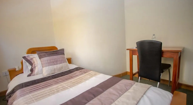 Номер Standard Crown Suites Hotel
