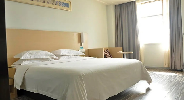 Двухместный номер Standard City Comfort Inn Wuhan Caidian Square