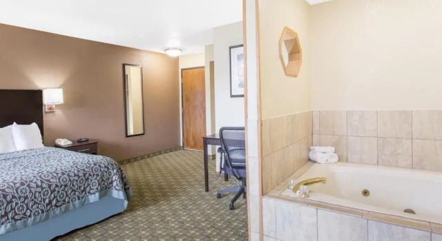 Номер Standard Days Inn & Suites by Wyndham Waterloo