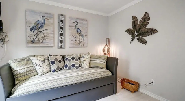 Коттедж с 3 комнатами Flamingo Flats 3 Bedroom Home by RedAwning