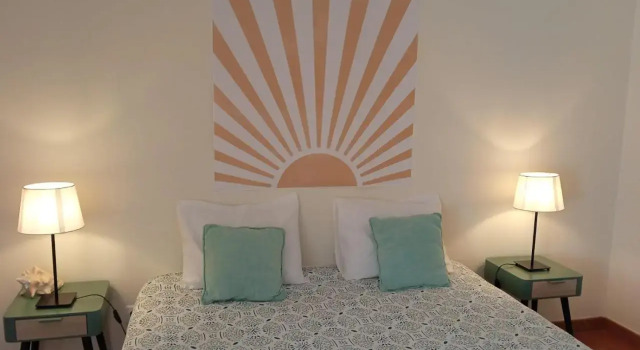 Hakuna Matata Hostel, Забронировать Хостел Отели Замбужейра-ду-Мар с парковкой, рядом с Пляж Замбужейра-ду-Мар, Парковка