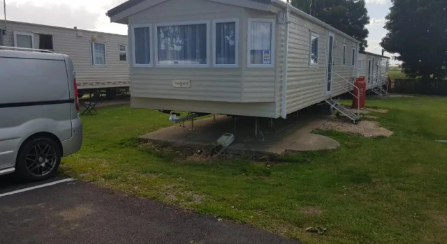 Lodge - Sleeps 8 - Parking, Wifi,
