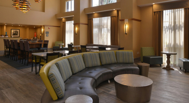 Hampton Inn & Suites Bakersfield North-Airport