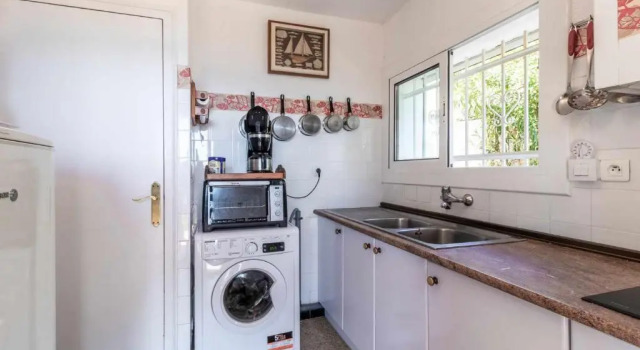 CARBONERAS 48 Apartamento en primera línea de mar