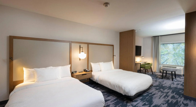 Четырёхместный полулюкс с видом на внутреннюю территорию Fairfield Inn & Suites Arkadelphia