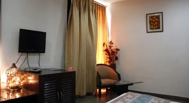OYO Rooms Hauz Khas District Park, Забронировать Отель Отели Нью-Дели с завтраком, Завтраки