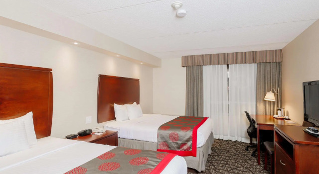 Четырёхместный номер Standard TownePlace Suites by Marriott Niagara Falls Canada