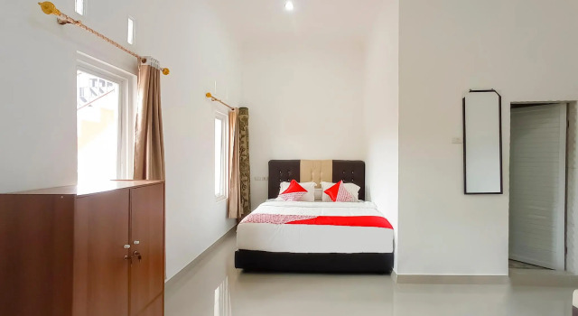 Двухместный люкс OYO 3215 Marina Hotel