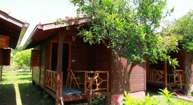 Трёхместное бунгало с балконом Baris Pension & Bungalows