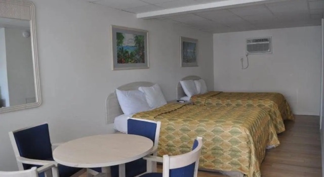Четырёхместный номер Standard Islander Motel