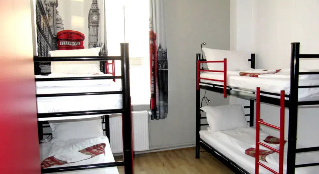 Book-A-Rest Hostel, Prenota Ostello Hotel a Muntenia con parcheggio, Parcheggio
