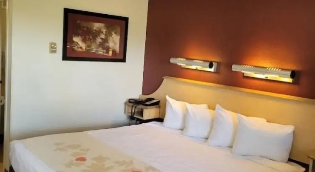 Номер Superior Red Oak Inn Detroit - Southfield