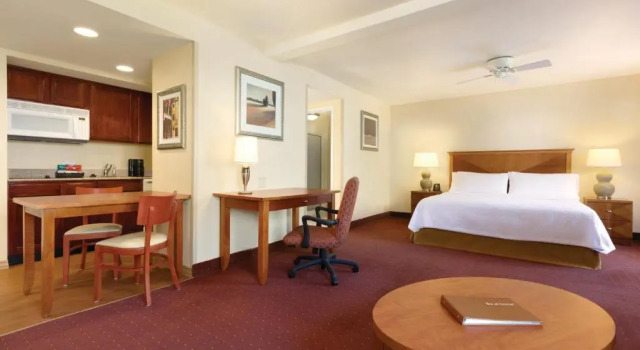 Люкс с видом на бассейн Homewood Suites by Hilton Dulles-North Loudoun