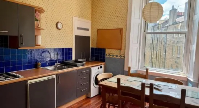 Bright Marchmont 2BR Meadows Edinburgh Centre, Varaa Hotelli Hotellit Edinburgh pysäköinnillä, Pysäköinti