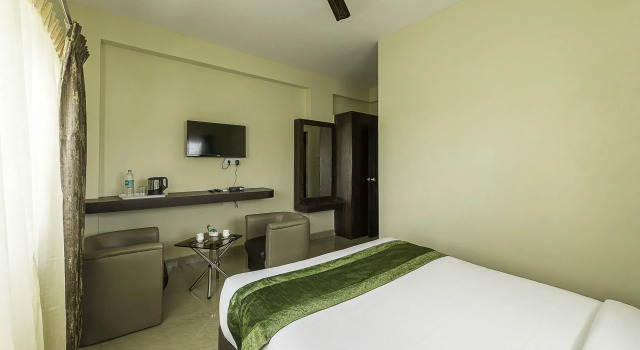 Treebo Trend Daffodil Suites, Book Hotel Hoteller i Bangalore med parkering, Parkering