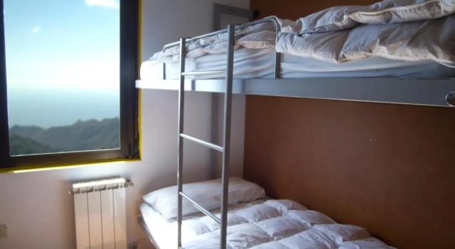 Кровать в общем номере Albergue Montes de Anaga
