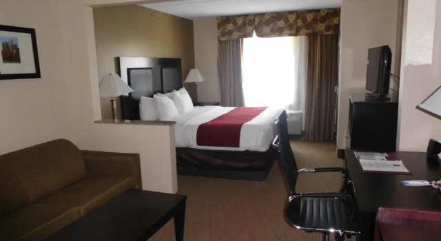 Люкс Comfort Suites Morrow- Atlanta South