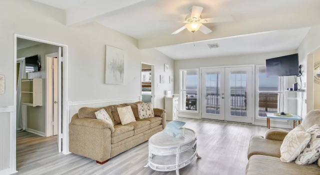 Betsy's Beachfront Cottage 3 Bedrooms 2 Bathrooms Home