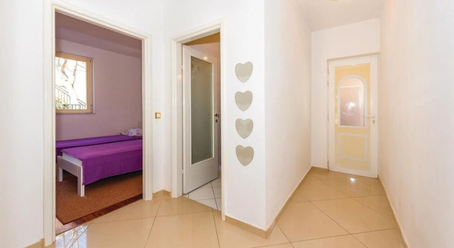 Nice Home in Rogoznica With Wifi and 3 Bedrooms