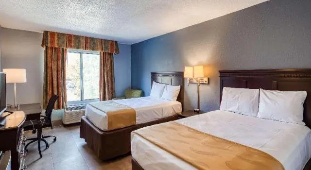 Четырёхместный номер Standard SureStay Plus Hotel by Best Western Durham Medical Center