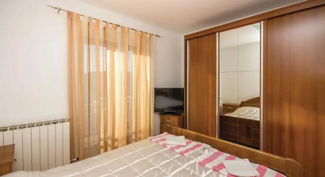 Stunning Home in Cavle With Wifi and 3 Bedrooms, Забронировать Отель Отели Приморско-Горанской жупания с парковкой, Парковка