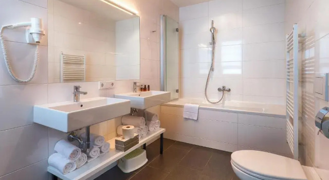 Кровать в общем номере с 3 комнатами с видом на озеро Residence Bellevue - incl Summercard