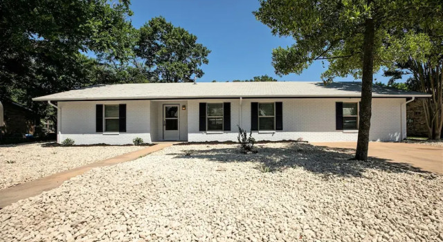 New! Charming House w/ Hot Tub, Grill & Pool Table