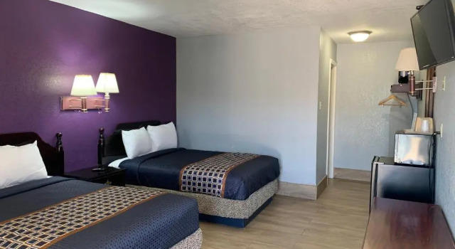 Четырёхместный номер Standard Texas Inn McAllen Airport