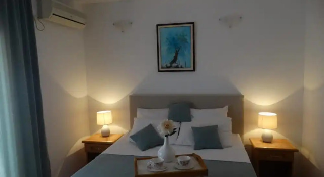 Apartmani Steni, Забронировать Отель Отели Свети-Стефан с парковкой, рядом с частный пляж Свети Стефан, Парковка