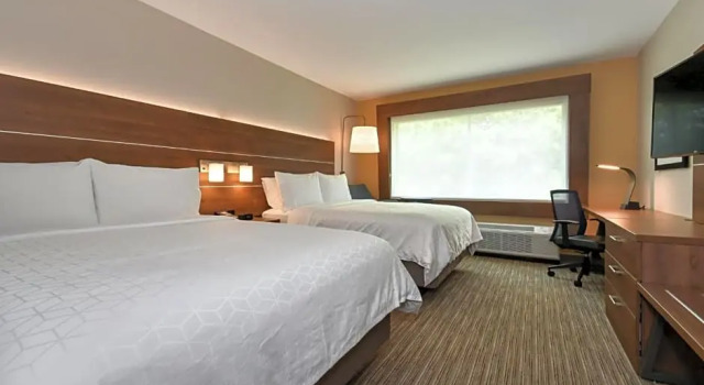 Четырёхместный люкс c 1 комнатой Holiday Inn Express & Suites Charlotte - Ballantyne by IHG