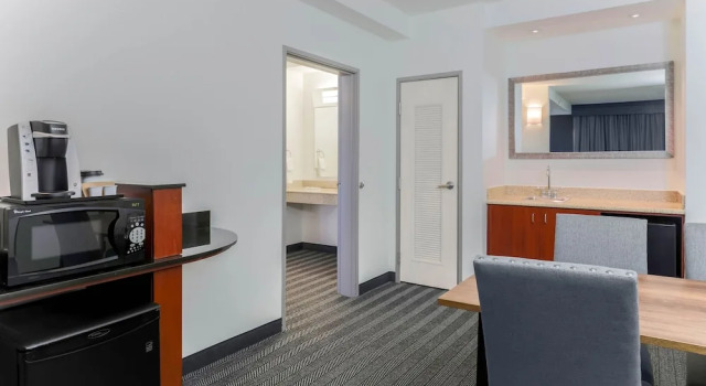 Люкс Courtyard by Marriott Austin Airport