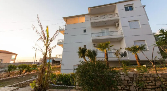 Hotel Stolis, Varaa Hotelli Hotellit Vlorë County pysäköinnillä, Pysäköinti