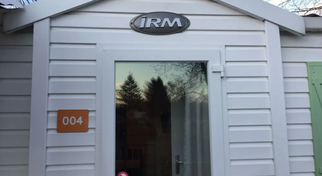 Mobile Home Les Berges du Rhin Le 4, Book Hotel Hoteller i Biesheim med parkering, Parkering
