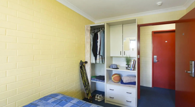 Кровать в общем номере с 6 комнатами с видом на озеро ECU Village Mount Lawley