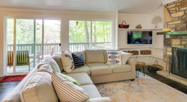 Апартаменты High-end Sapphire Retreat on Fairfield Lake!