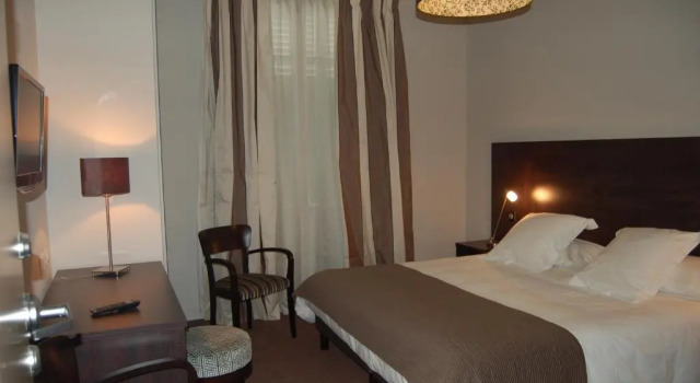 Двухместный номер Comfort Hôtel Ronsard