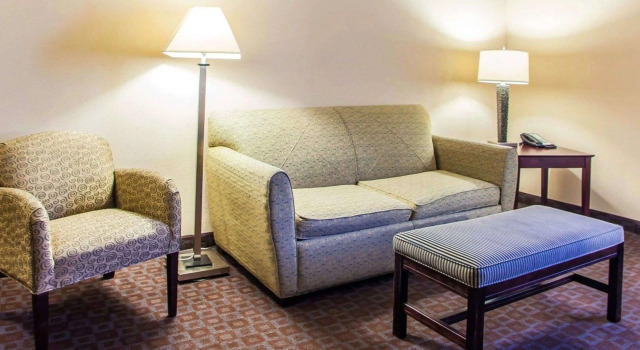 Двухместный люкс Quality Inn & Suites Peoria North