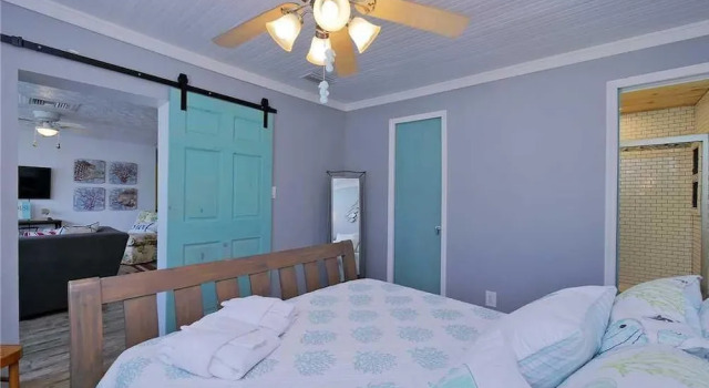 Surf 77 - Three Bedroom Home, Забронировать Отель Отели Saint Augustine Area с парковкой, Парковка