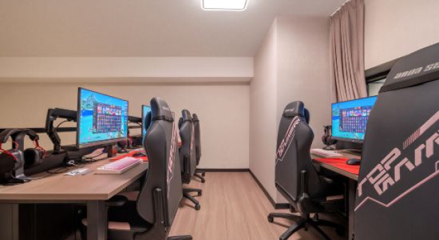 Кровать в общем номере Pixel Island E-Sport Hotel