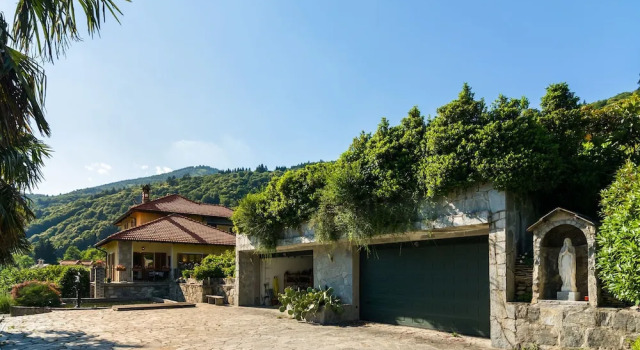 Villa With Private Pool and View of the Lake, Boek Villa Villa's in Piemonte, Villa