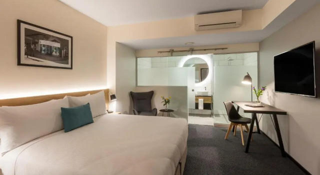 Hotel Room @ 89 Courtenay Place, Забронировать Отель Веллингтон Северный остров, рядом с City Gallery Wellington