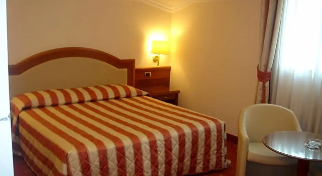 Albergo Corona, Book Hotel Hoteller i Domodossola med parkering, Parkering