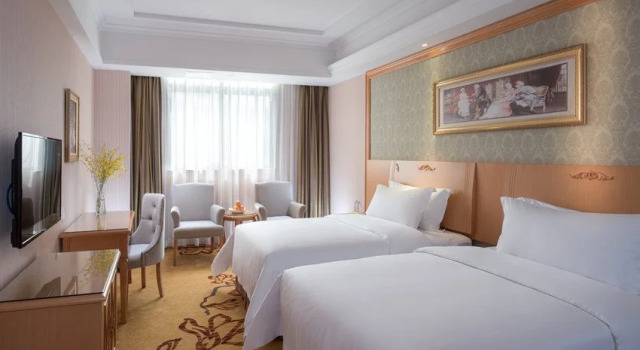 Vienna Hotel Shenzhen Buji Ganli Road Branch, Rezerwuj Hotel Hotele w Shenzhen z parkingiem, Parking
